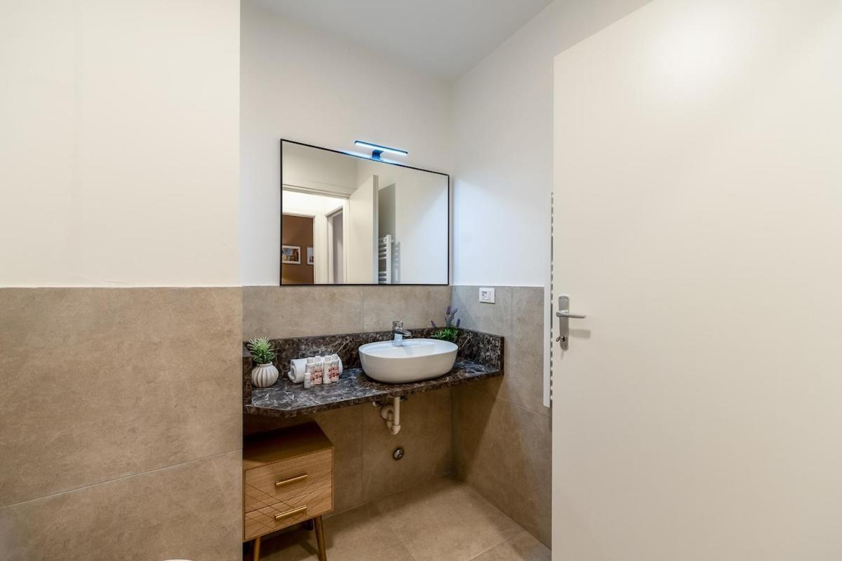 Authentic Private Flat 2 Min From Navigli Apartment มิลาน ภายนอก รูปภาพ