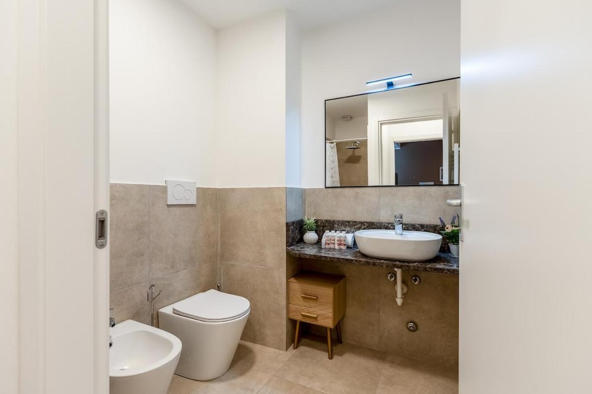 Authentic Private Flat 2 Min From Navigli Apartment มิลาน ภายนอก รูปภาพ