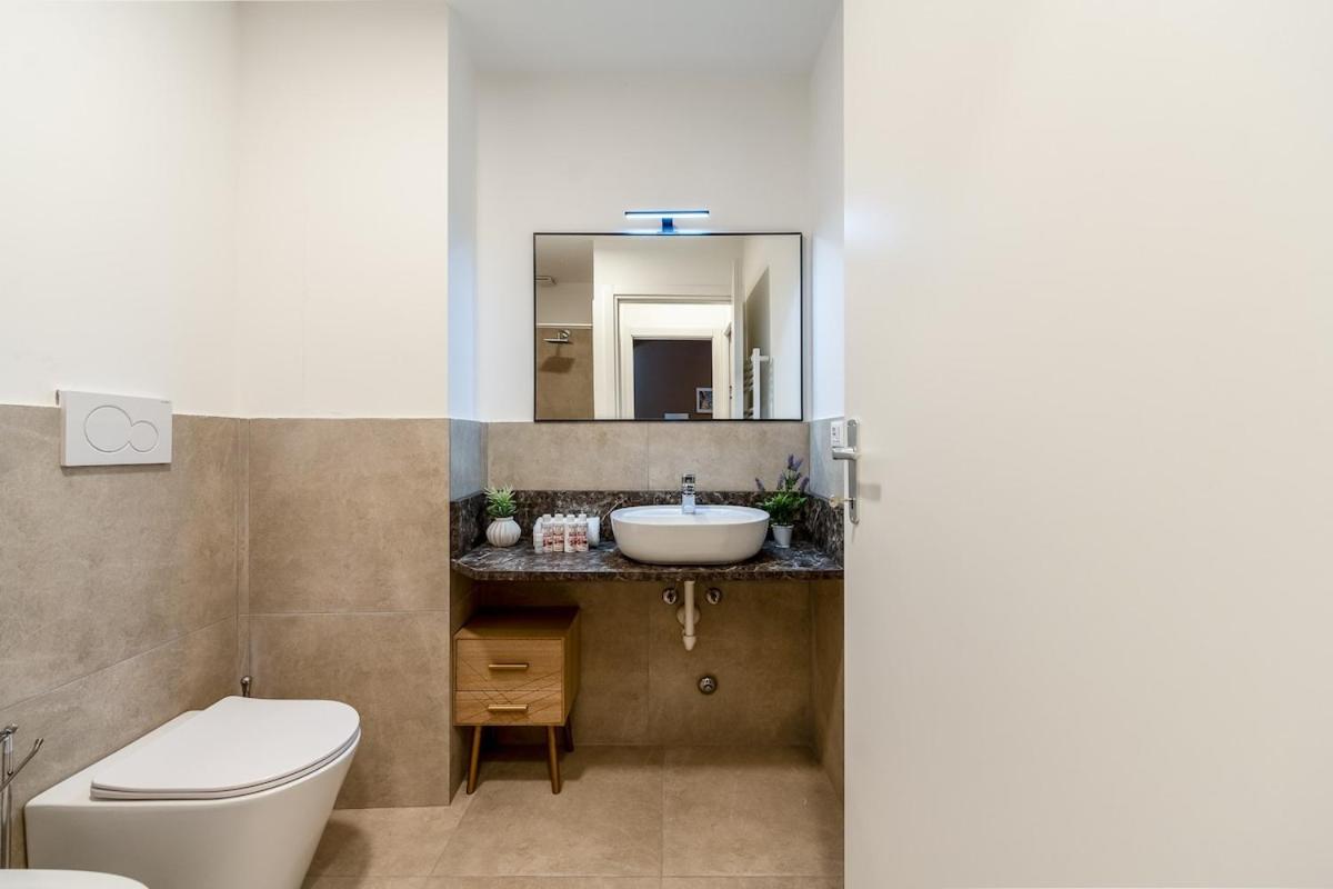 Authentic Private Flat 2 Min From Navigli Apartment มิลาน ภายนอก รูปภาพ